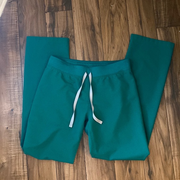 Figs Livingston Scrub Pants - Hunter Green - SMALL TALL - Gently Worn - Picture 3 of 4